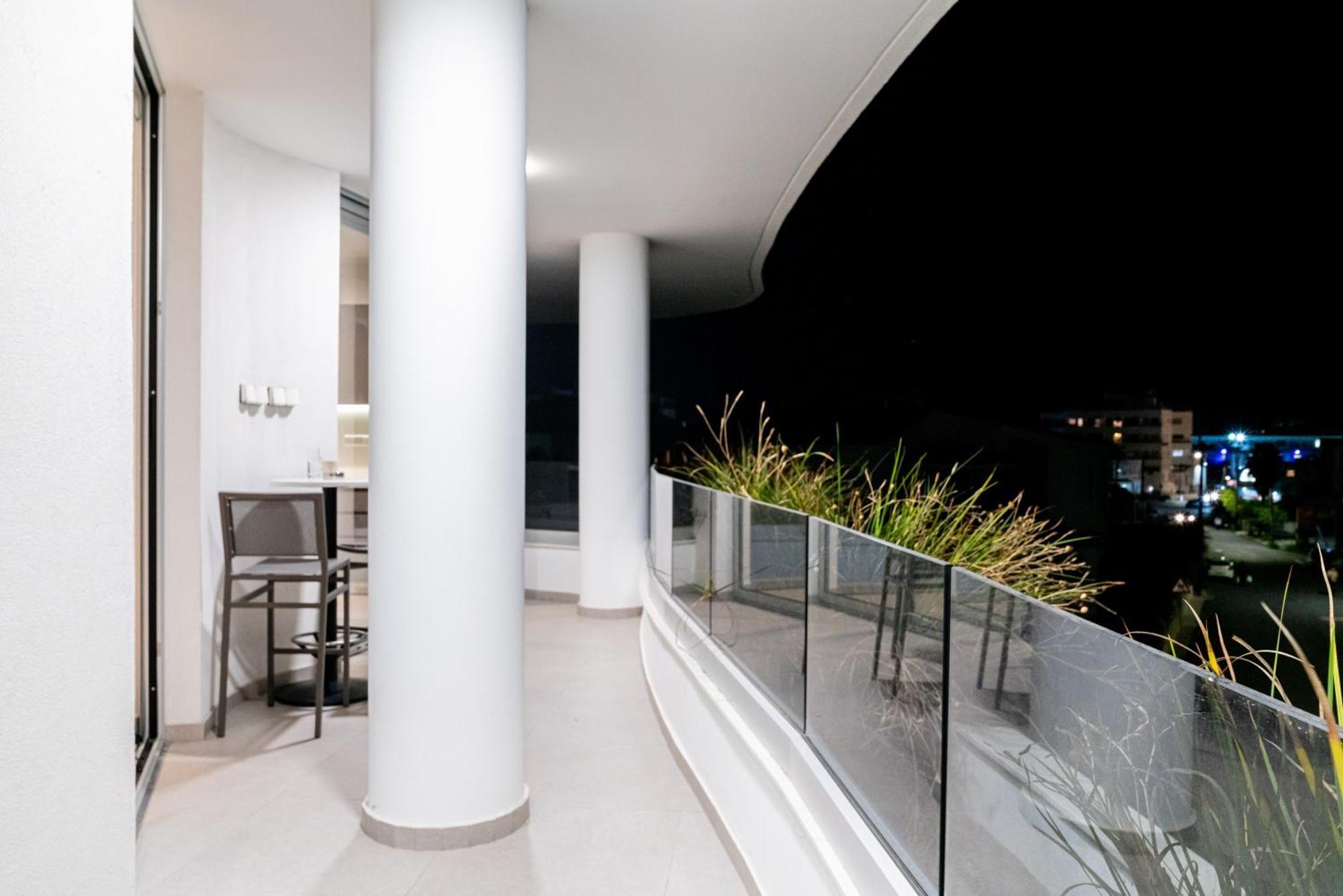 Venus Apartment Larnaca Exteriör bild